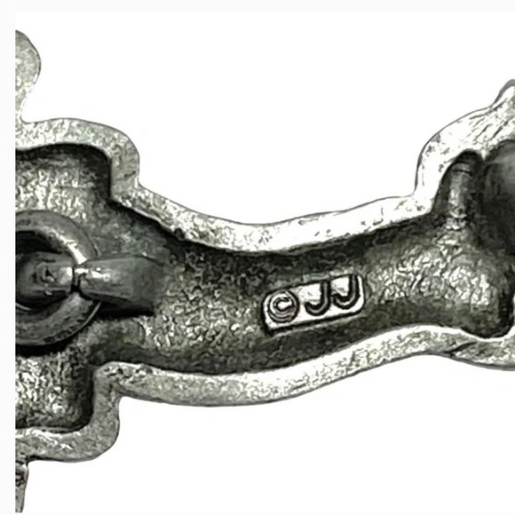 Vintage ©️JJ Hanging Cats Articulated Tail Earrings.  Base metal:  Pewter - Picture 3 of 5